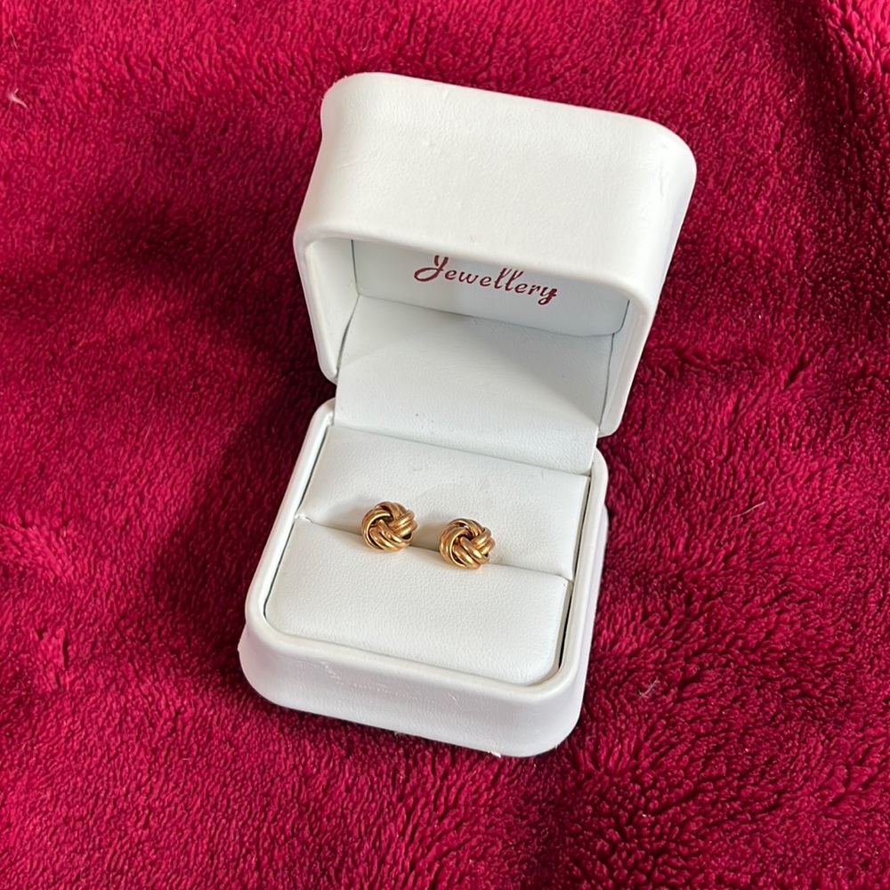 Gold knot studs